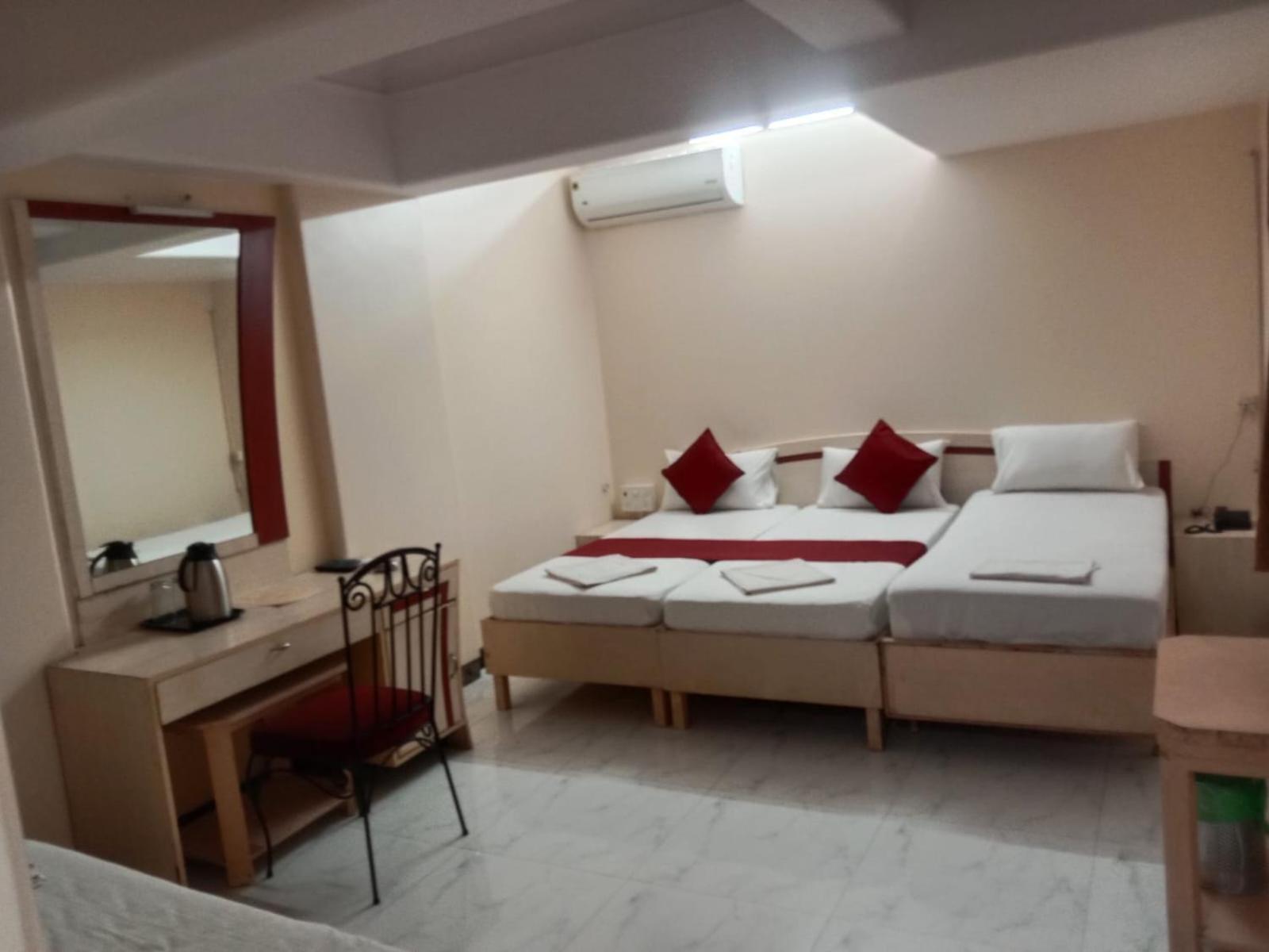 Saigal Guest House Мумбай Екстериор снимка