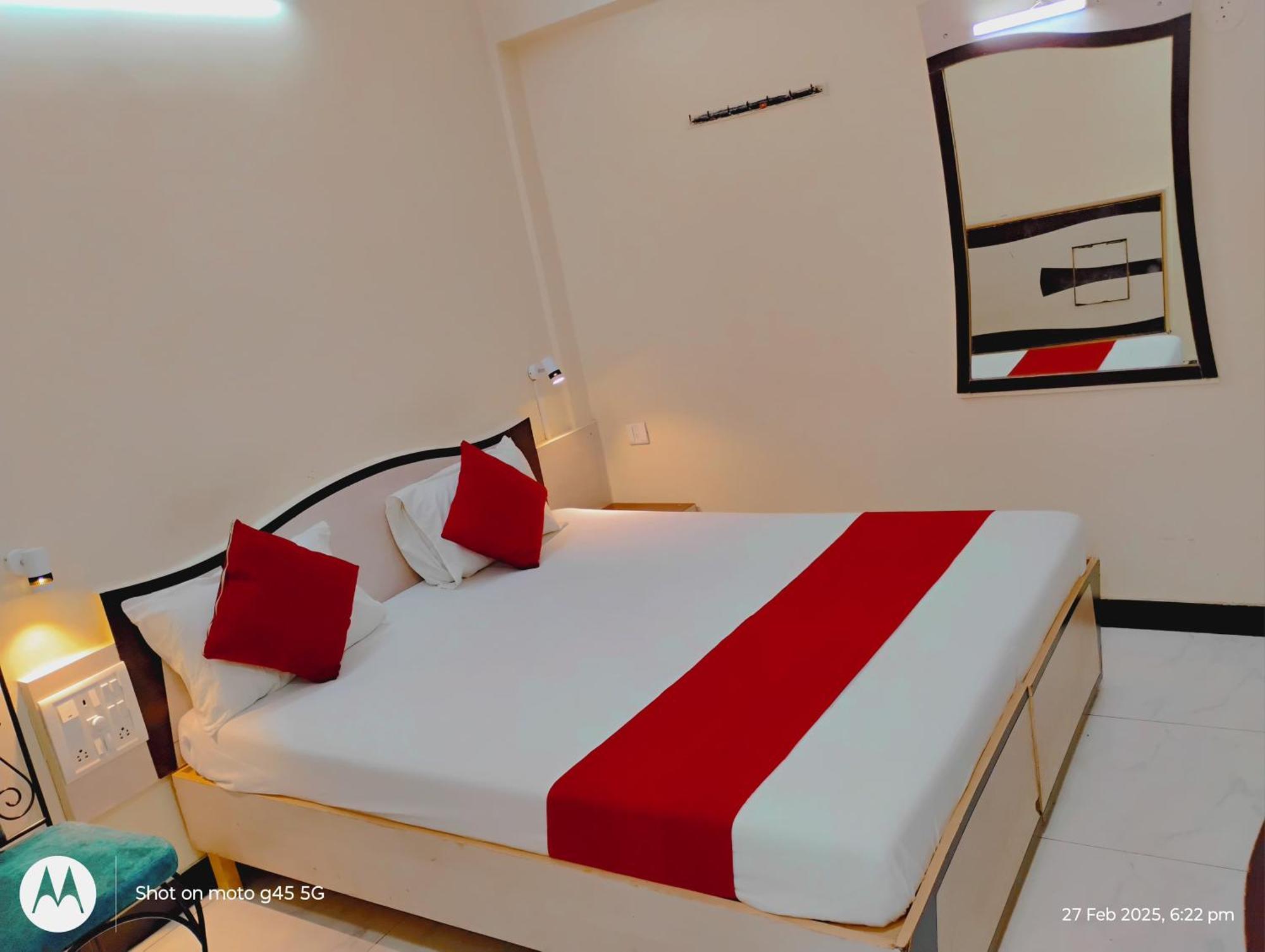 Saigal Guest House Мумбай Екстериор снимка